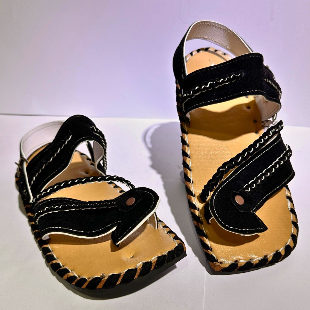 Mittu Kat – Handmade Balochi Leather Chappal black